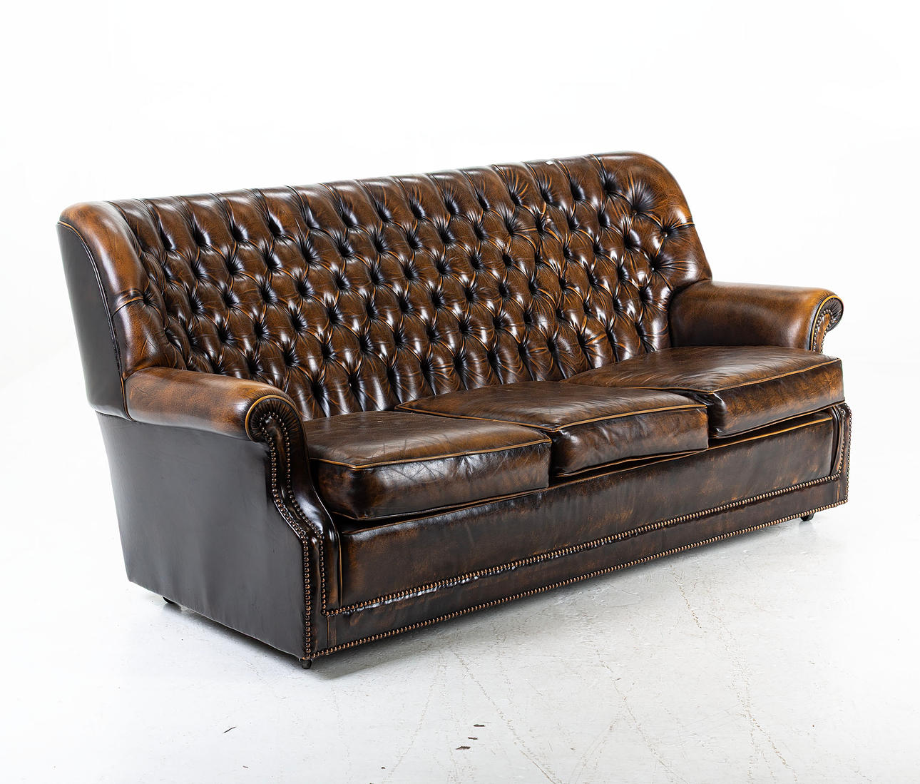 Sofa, leather, Pegasus, “Cleveland”, England.