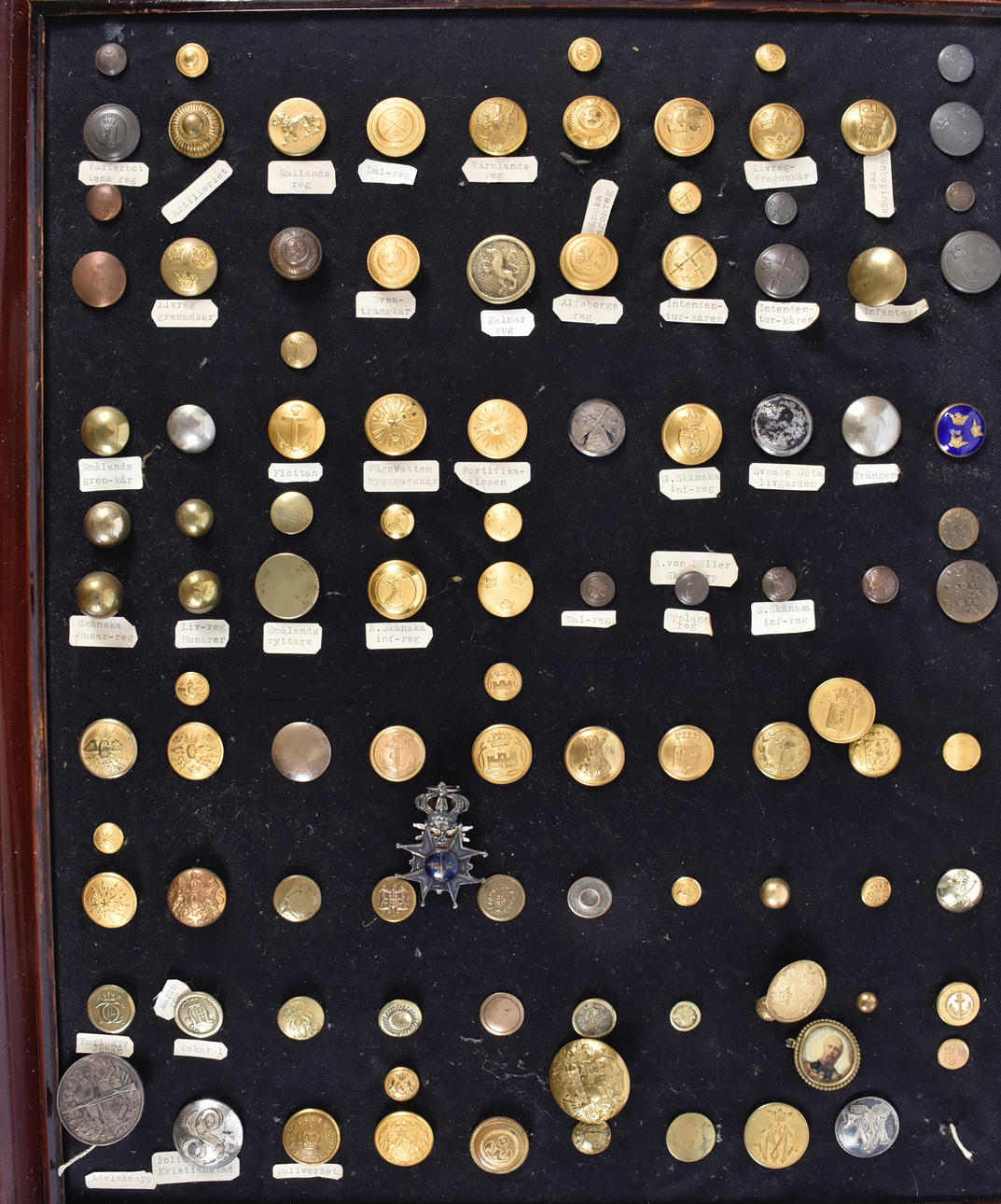 LARGE BATCH BUTTONS MM, military and civilian.