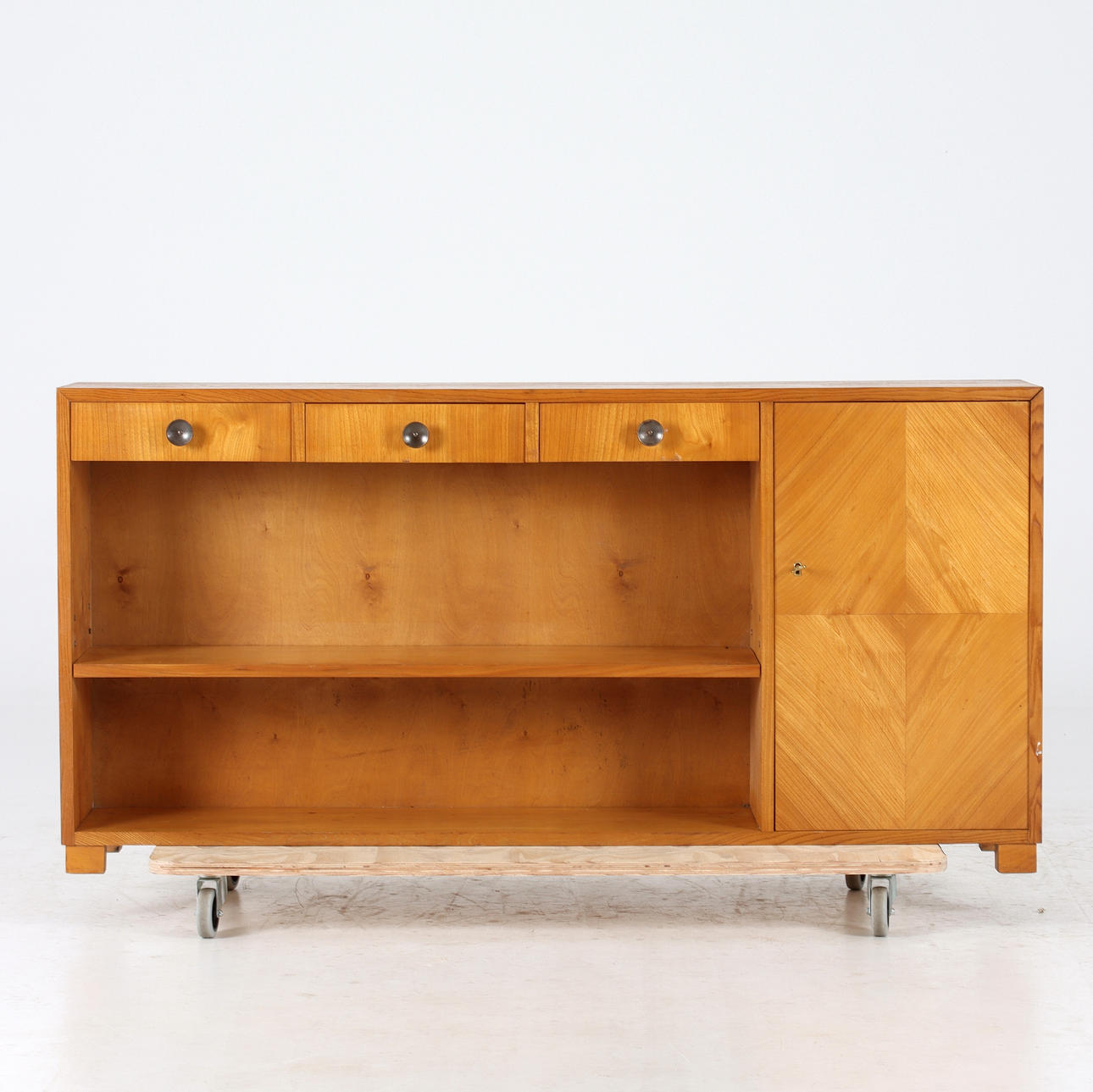 A functional birch veneer bookcase, 1930-40's.