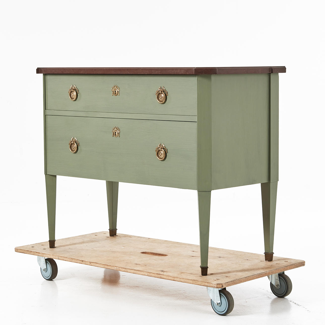 BYRÅ, gustaviansk stil, 1900-talets första hälft.