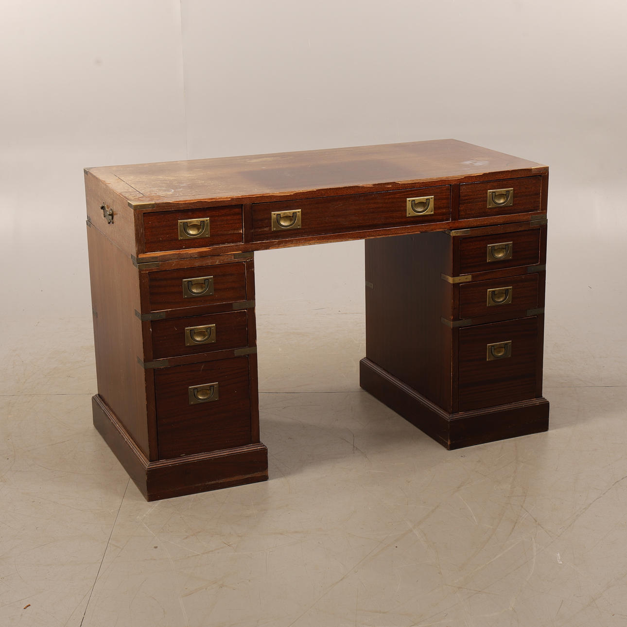 SKRIVBORD, engelsk stil, 1900-tal.