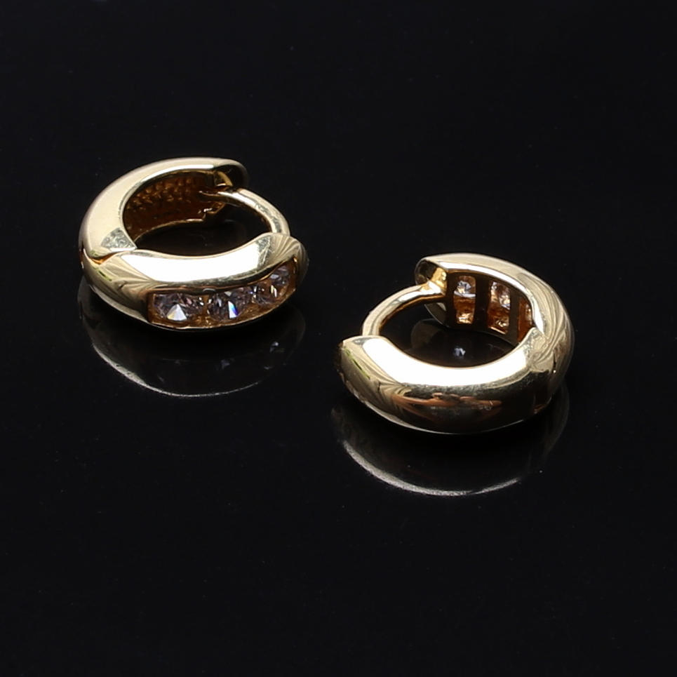 ÖRHÄNGEN kreoler i 18 K guld med cubic zirkoner.