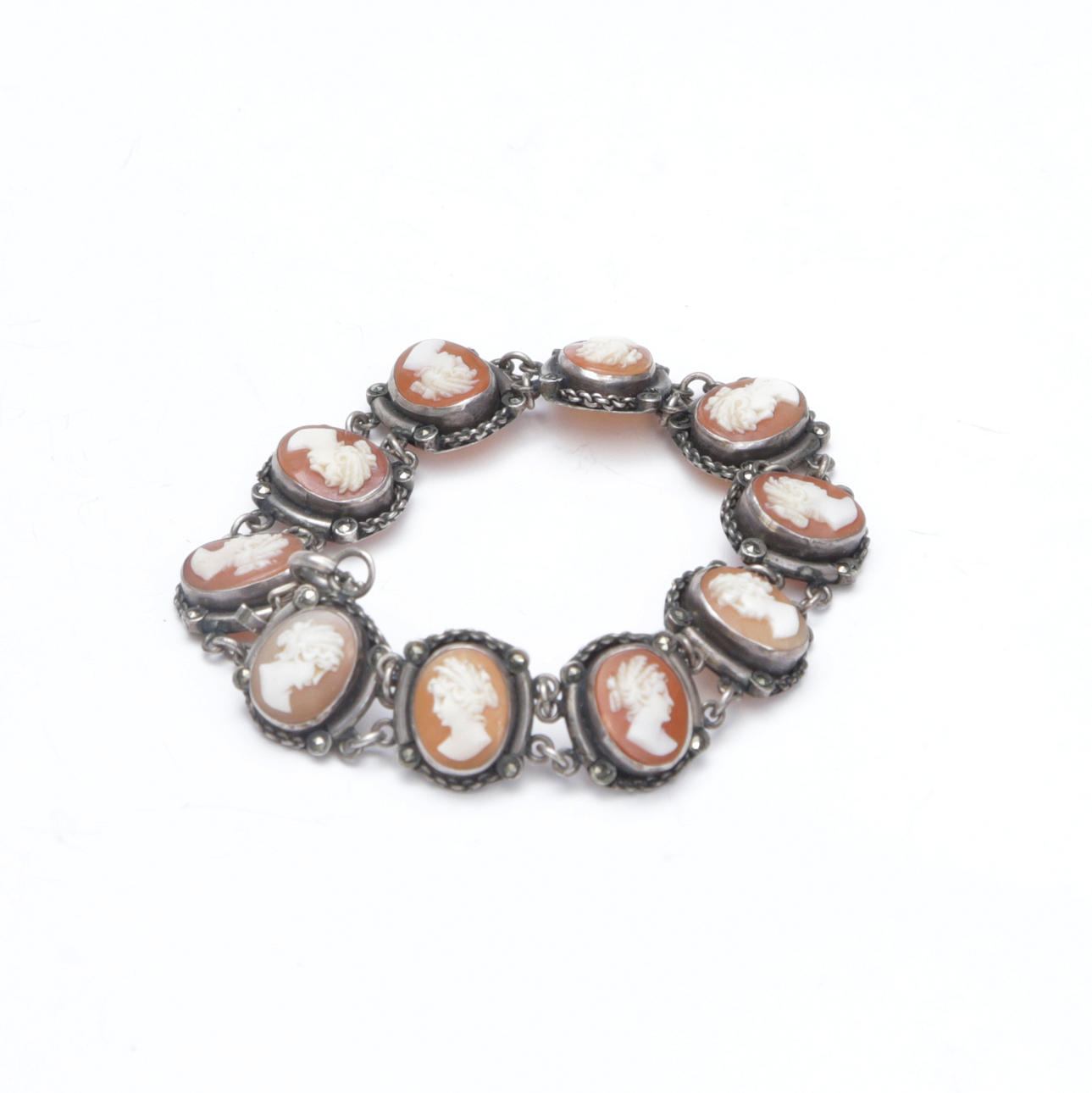 BRACELET, Camé, silver/seashell work.