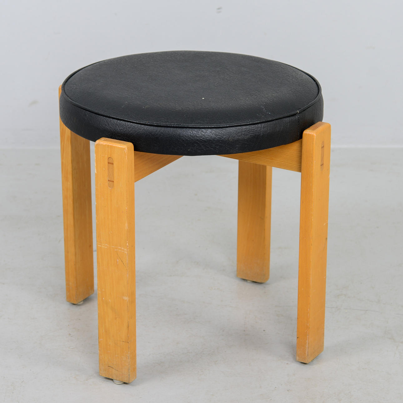 A “Rondo” stool, DS Furniture, 1960s. Furniture - Other - Auctionet