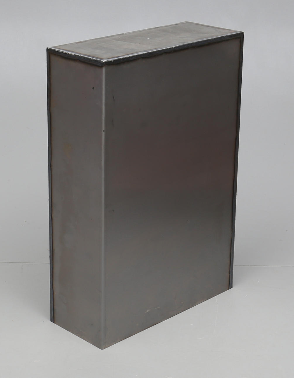 PIEDESTAL, borstad stål, modern tillverkning.