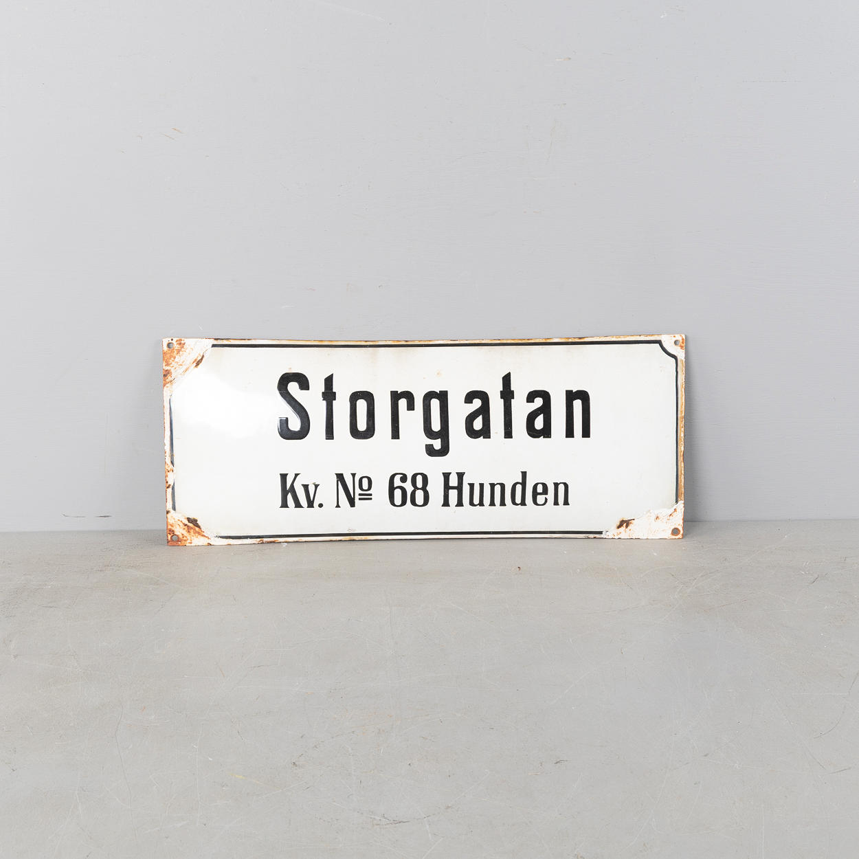 ENAMEL SIGN “Storgatan Kv.No68 Handen”.