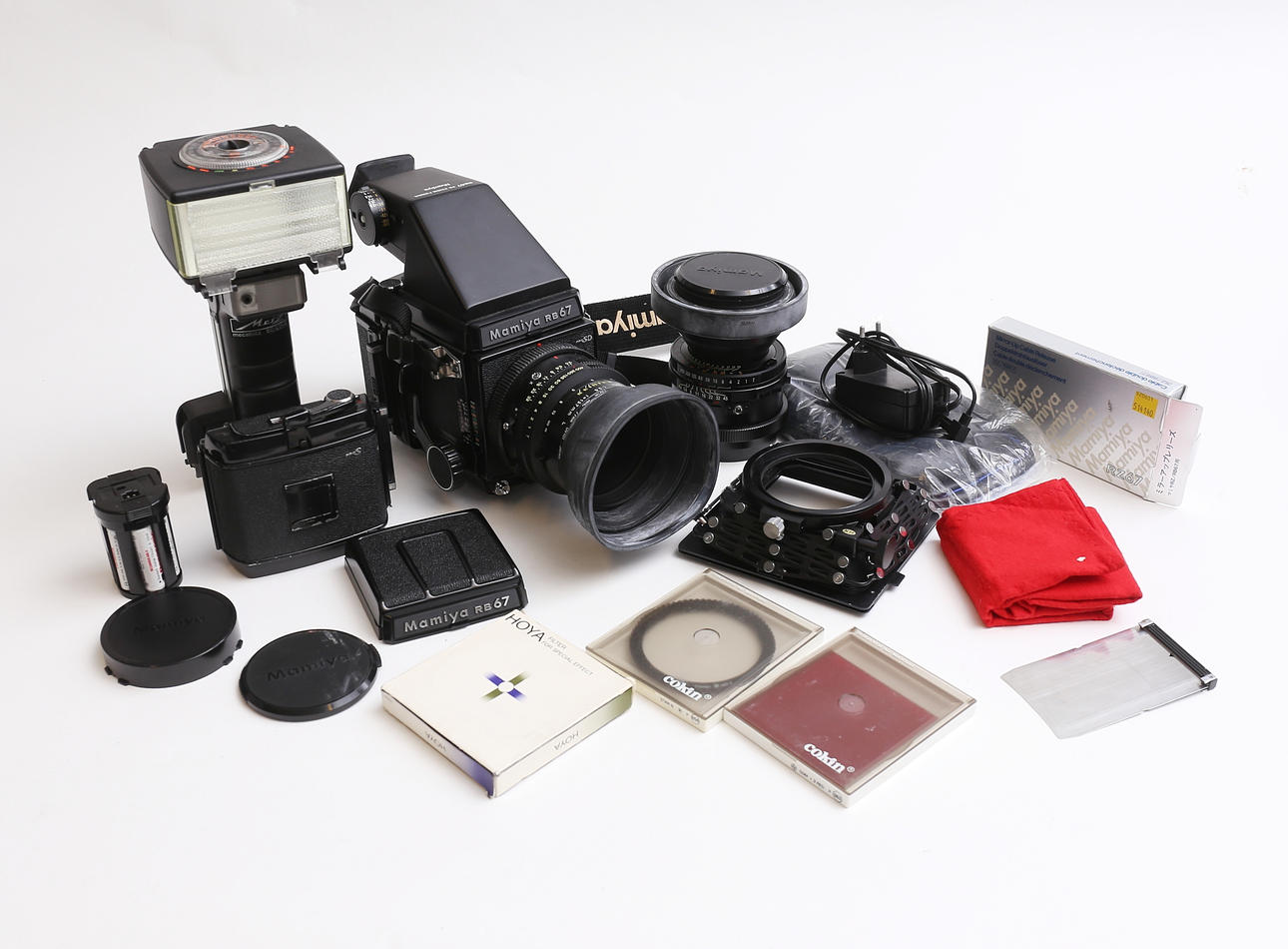 CAMERA, Mamiya RB67 Pro SD, medium format, with optics and accessories, Japan.
