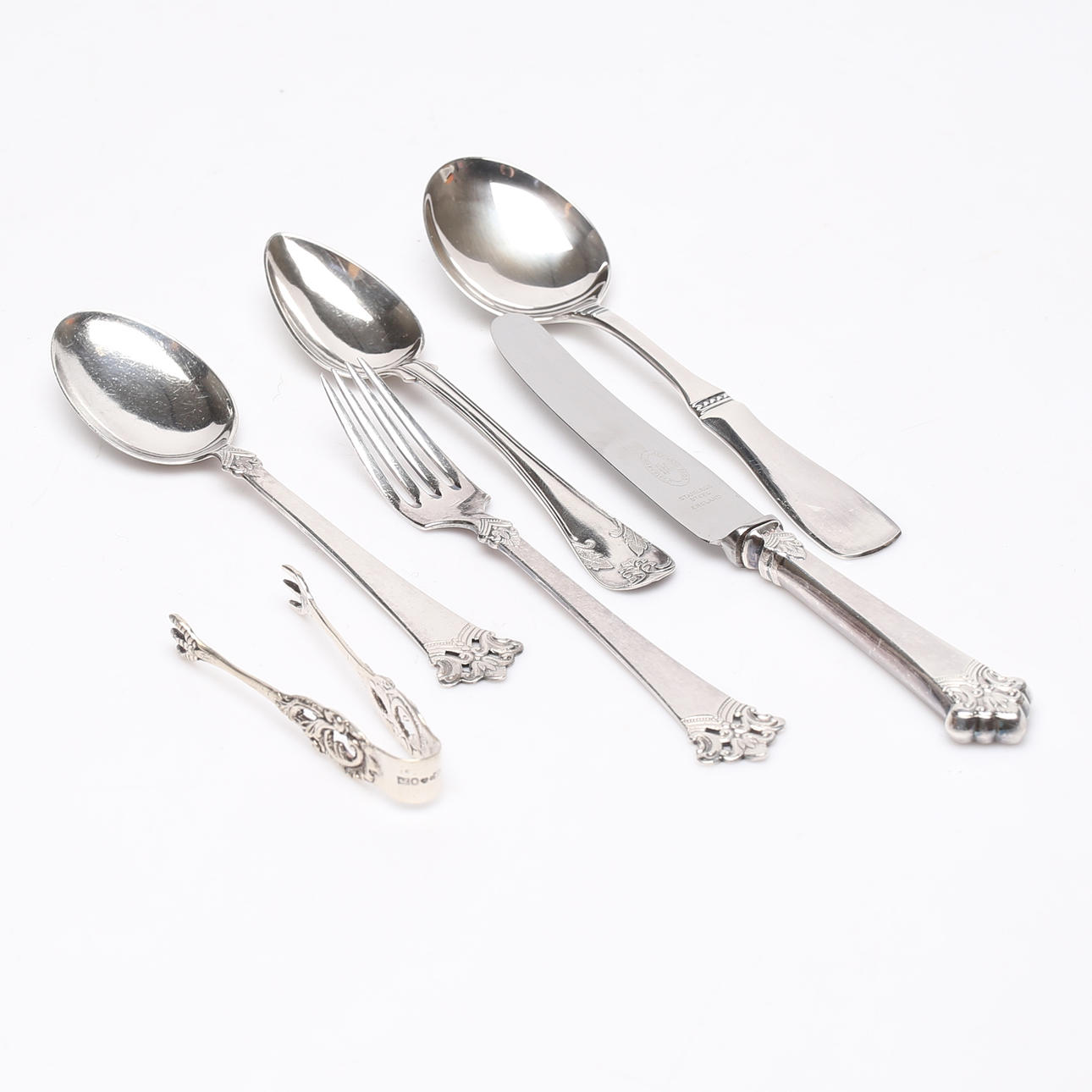 SILVER OBJECTS, 6 pieces, total weight approx. 144 grams.