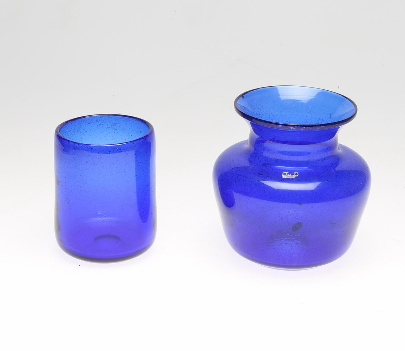 VASER, 2 st, glas, Erik Höglund, Boda, 1900-talets andra hälft.