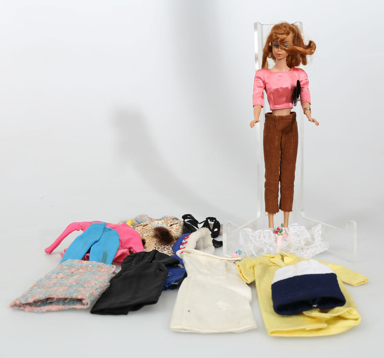 DOCKA, Barbie, diverse originalkläder, 1900-talets andra hälft.