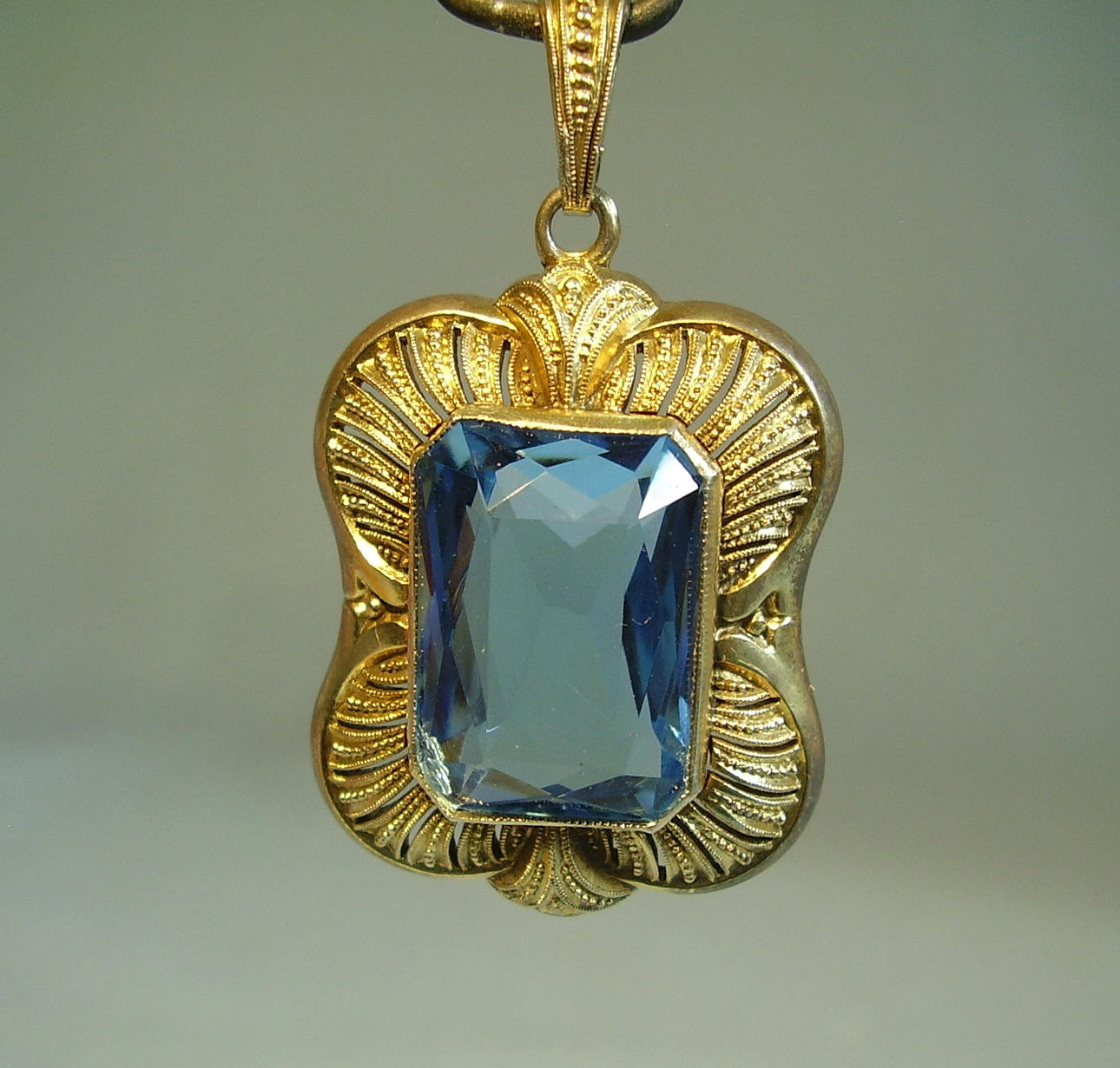 ART DECO HÄNGE BLÅ TOPAS SPINELL.