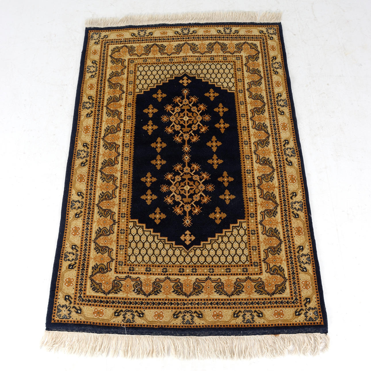 TEPPICH, Tunesien, ca 178 x 119 cm.