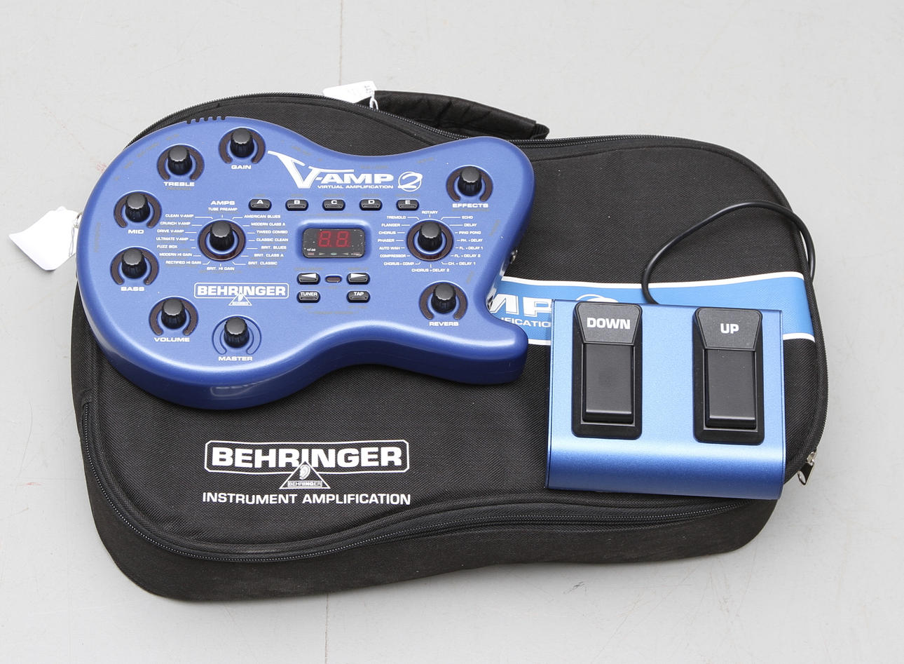 EFFEKTPEDAL , Behringer, V-AMP.