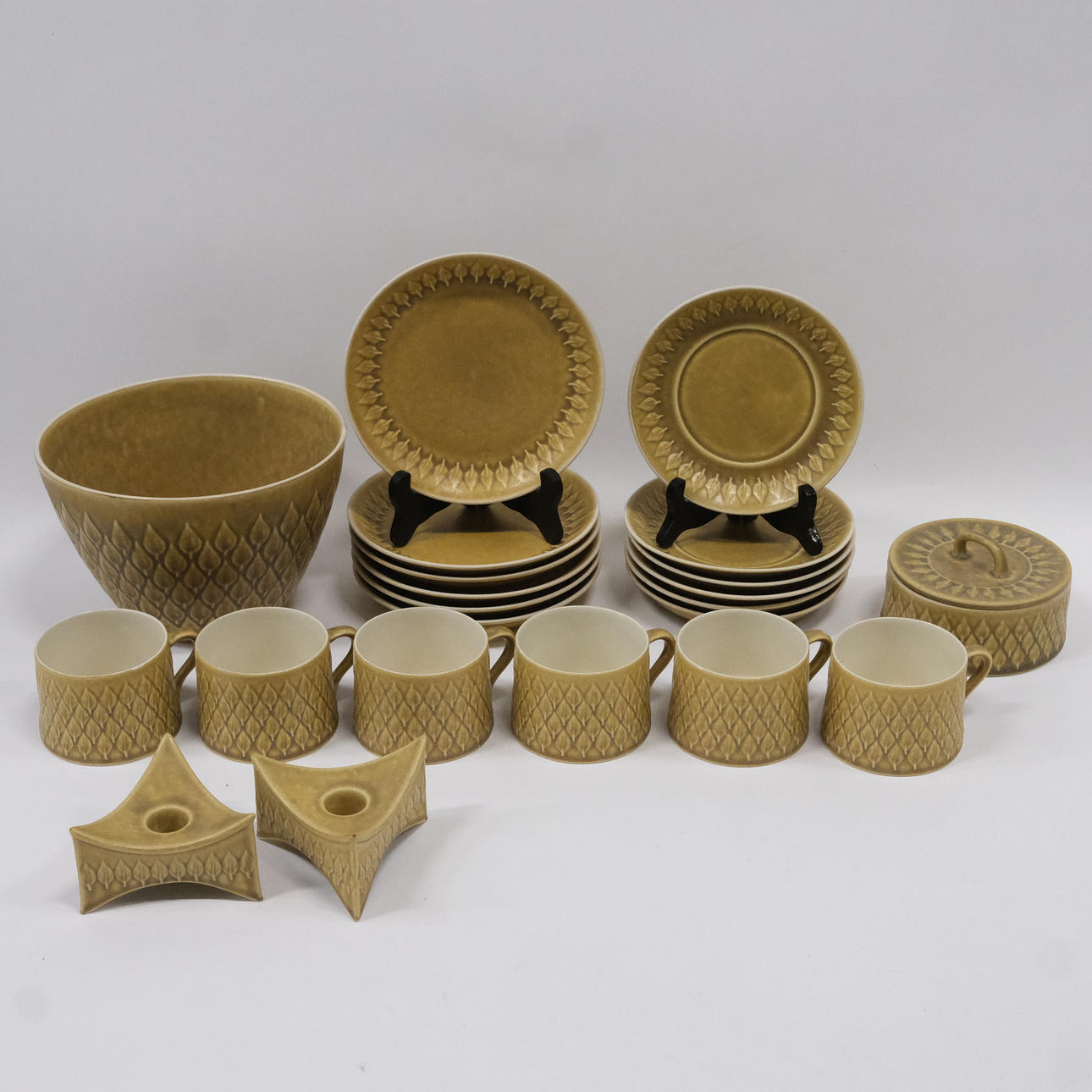 JENS  QUISTGAARD. TEA SET, “RELIEF”, KRONJYDEN, 21 PIECES.