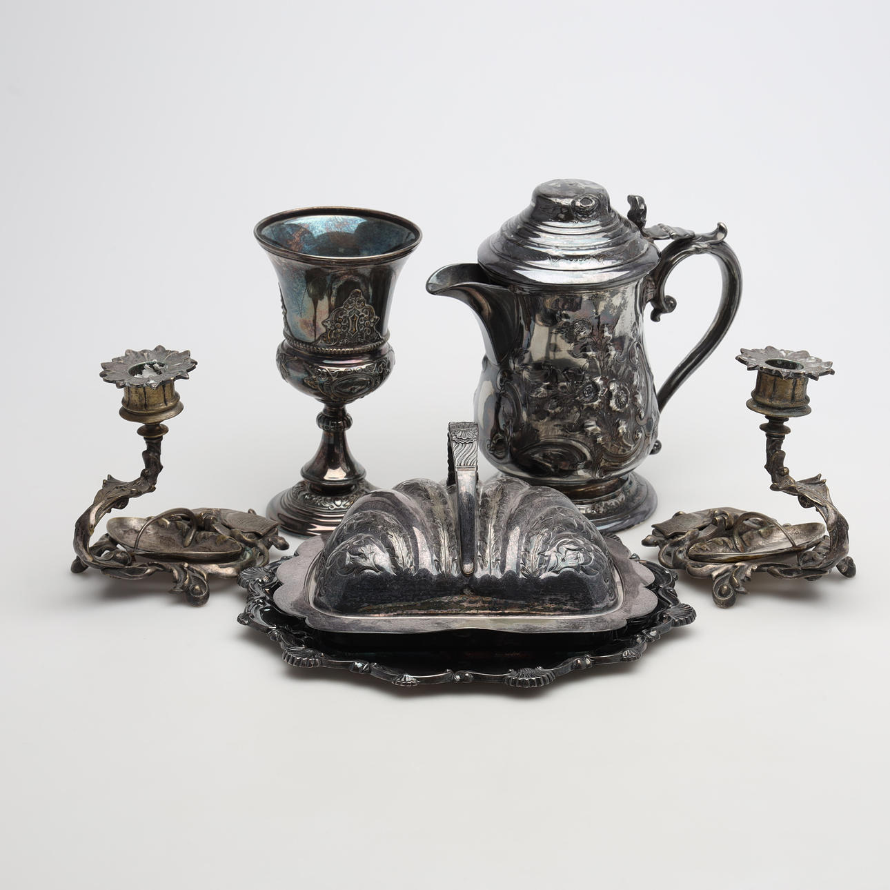 METAL OBJECTS 6 pieces.