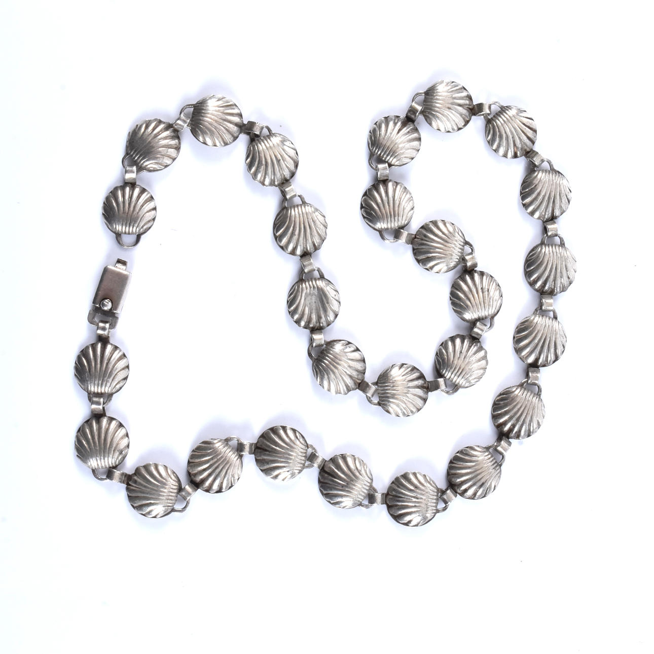 HERMAN SIERSBØL. NECKLACE, SILVER, seashell decor.