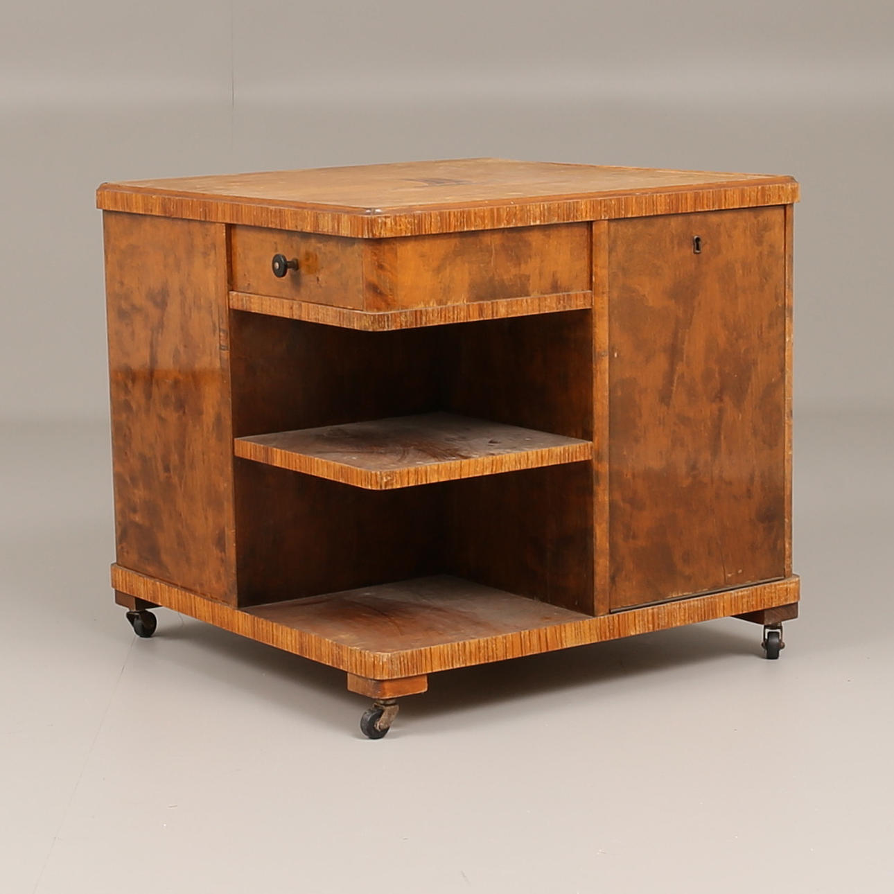 BARBORD på hjul, trä, 1900-tal.