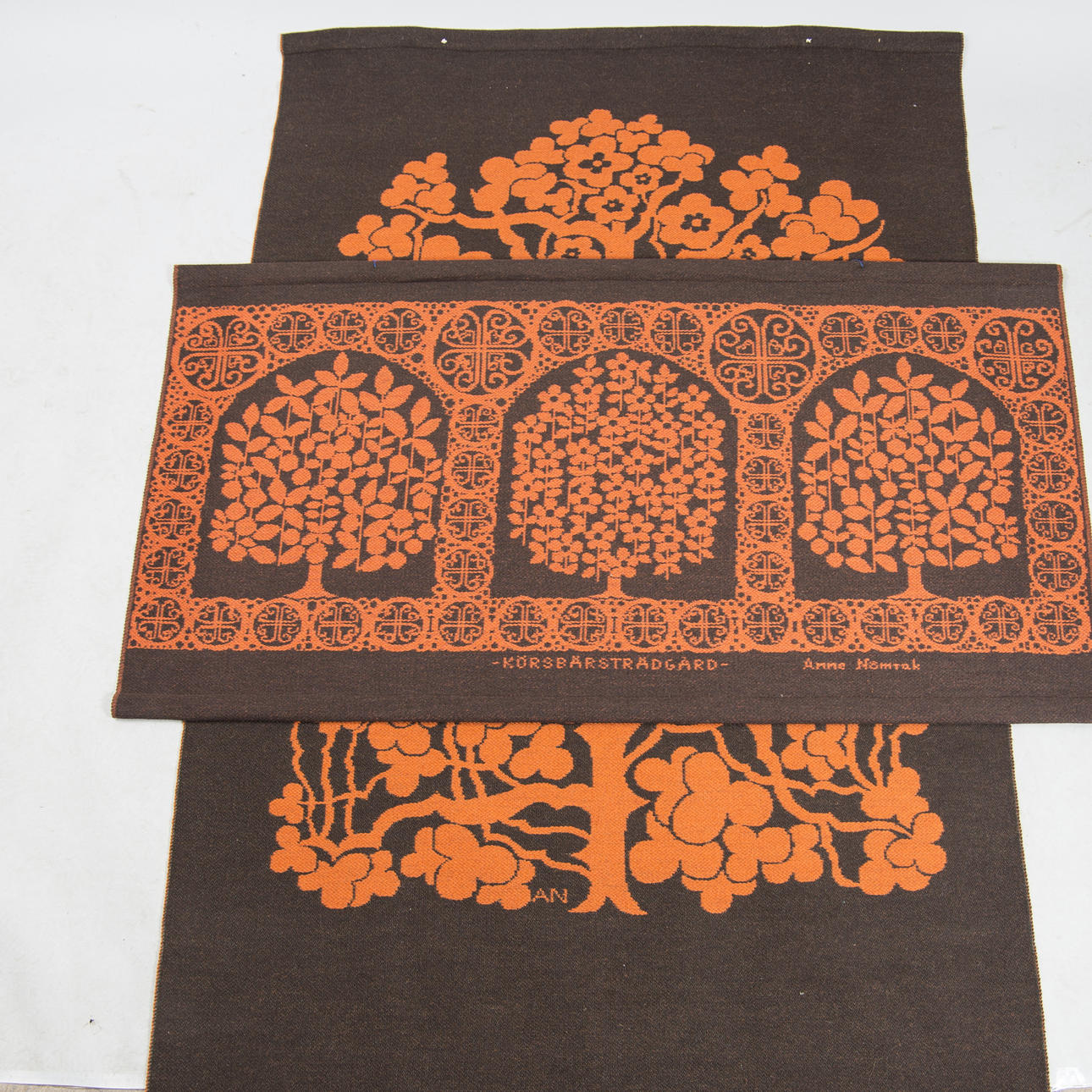 VÄVNADER, 2 stycken, Anne Nömrak, bl.a. "Körsbärsträdgård".