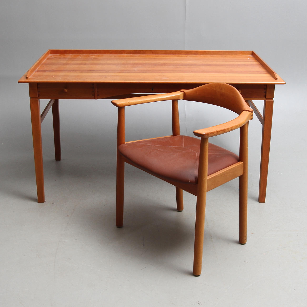 SKRIVBORD samt KARMSTOL, Sören Nissen & Ebbe Gehl, Aksel Kjersgaard Danmark, bord etikettmärkt Naver Collection, 1900/2000-tal.