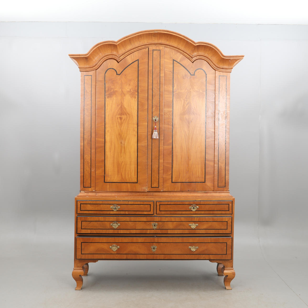 ROKOKO 1700-luvun kaappi, jaettava.