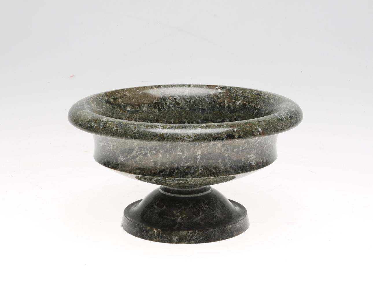 SKÅL på fot, kolmårdsmarmor, 1900-tal.