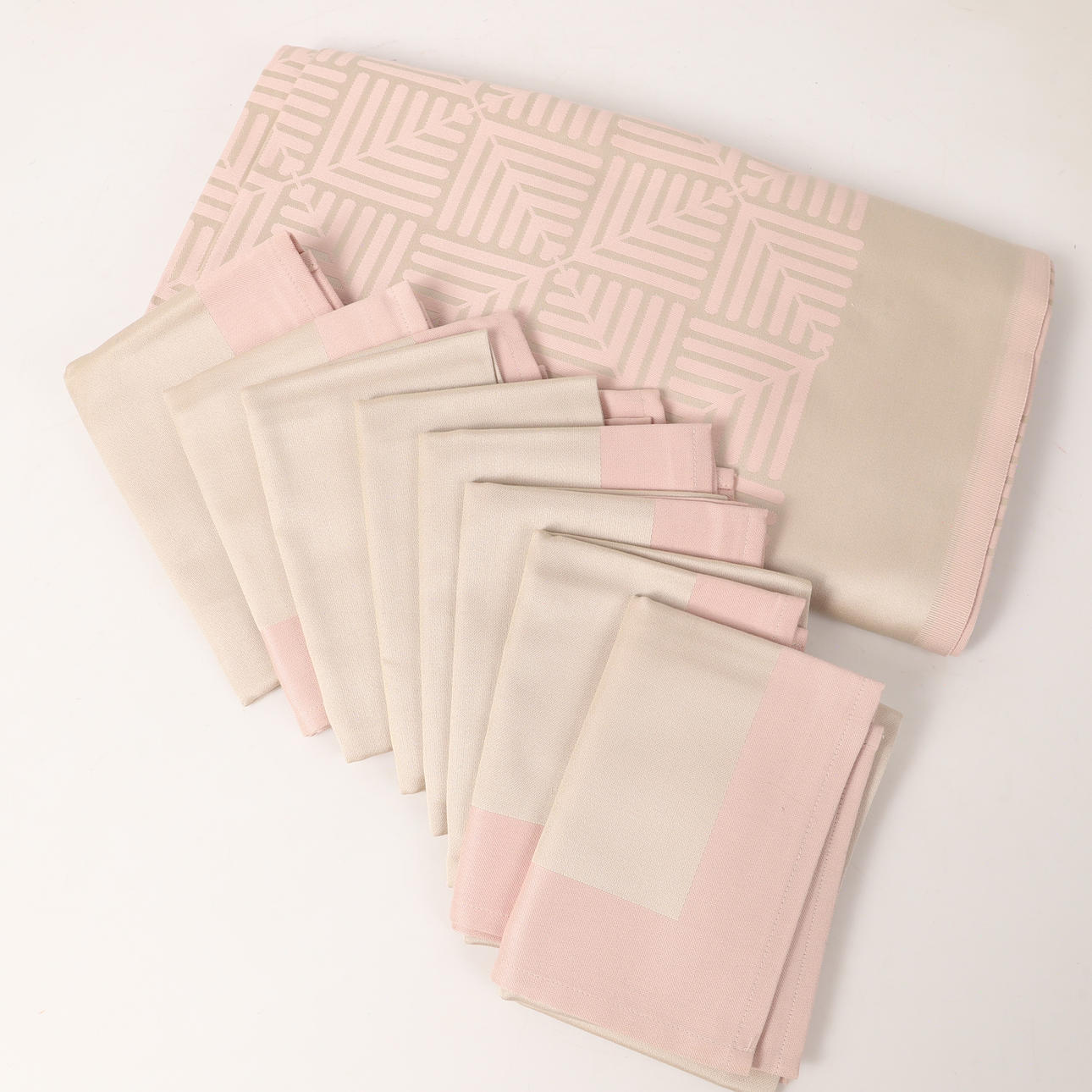 9 linneddamask og servietter, Georg Jensen, Danmark.