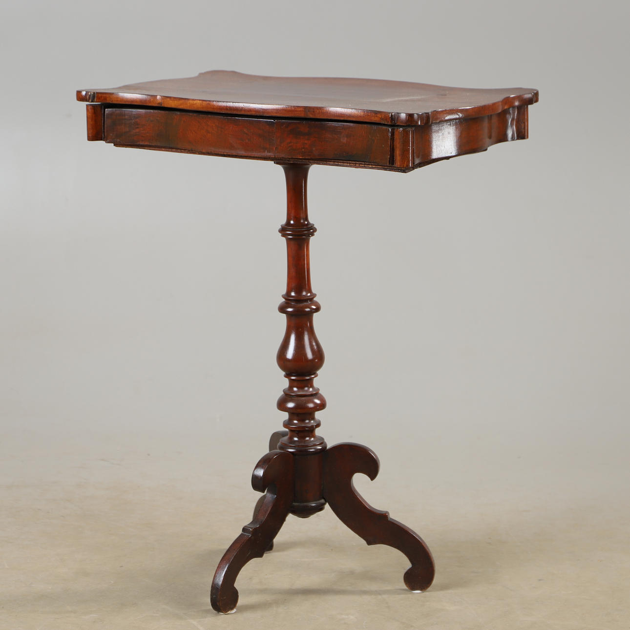 SYBORD, mahogny, nyrokoko.