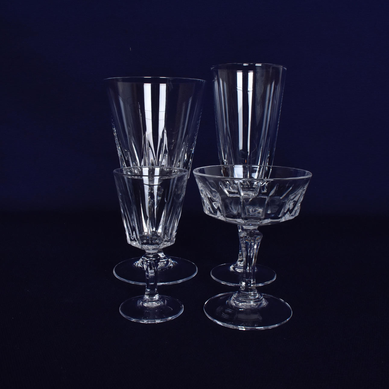 EIN 41-TEILIGES GLASGESCHIRR, CRISTAL D'ARQUES, Versailles.