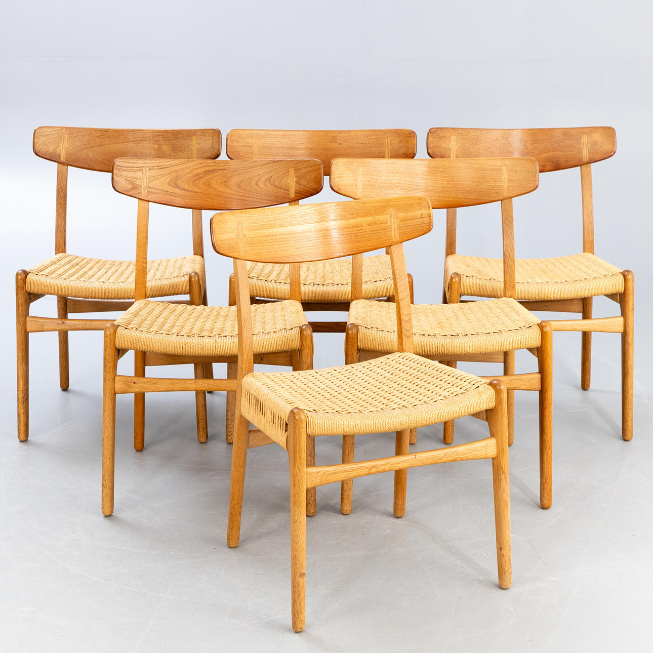 HANS J. WEGNER. Carl Hansen. 6 stole „CH23", Danmark.