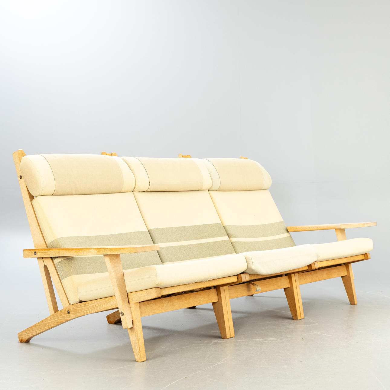 HANS J. WEGNER. Getama “GE-375” 3-seater sofa.