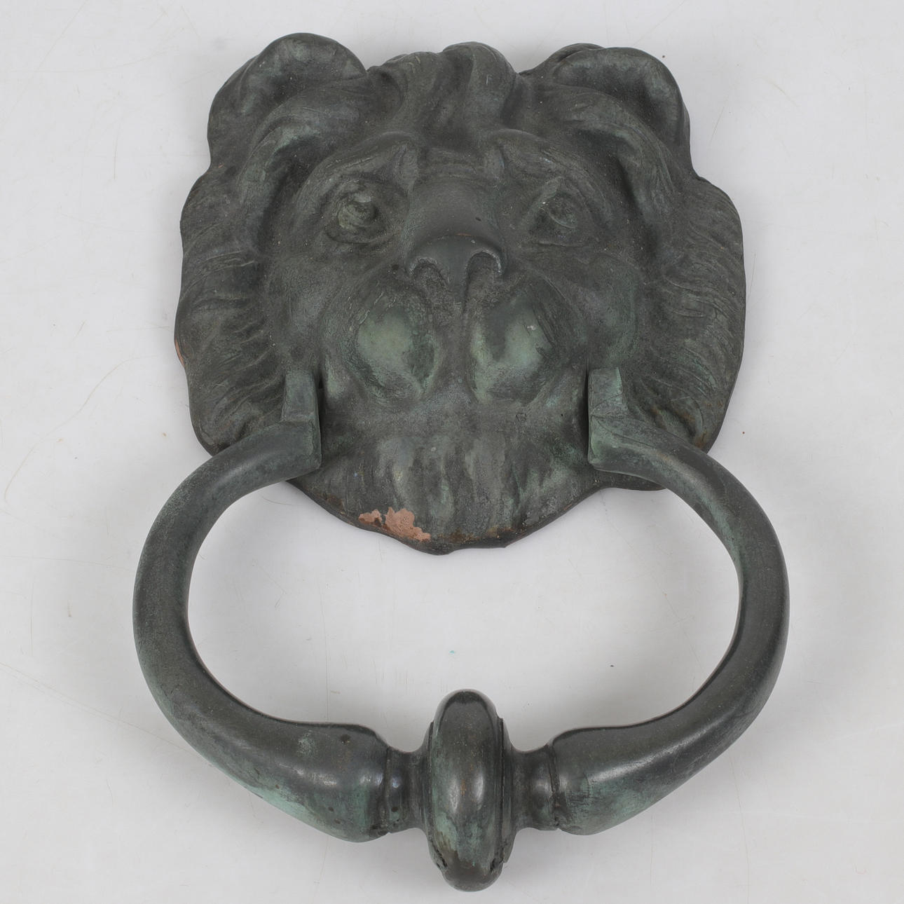 Türklappe aus patiniertem Metall, 20. Jahrhundert.