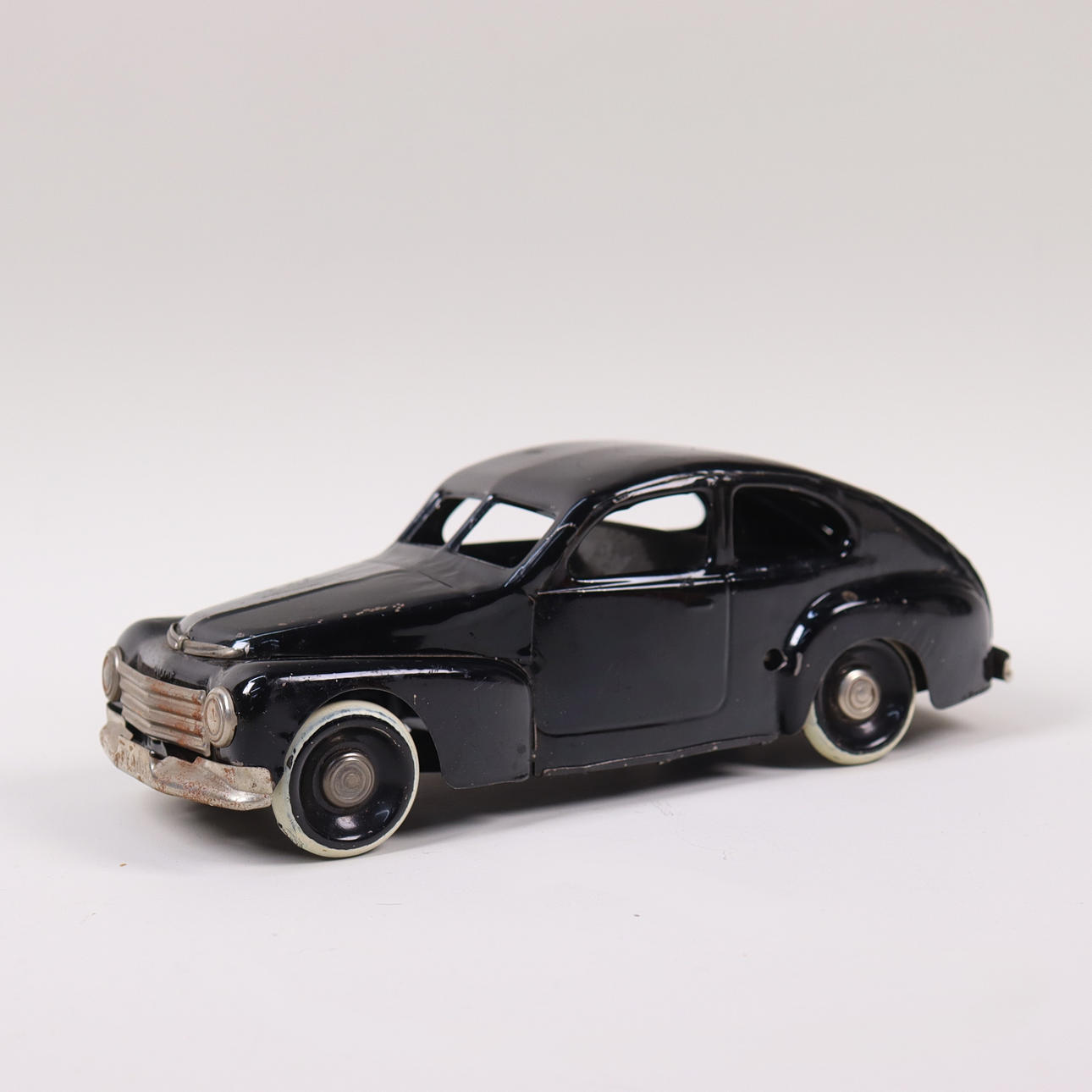 VOLVO PV 444, BRIO, sheet metal, clockwork driven, 1940s/50s.
