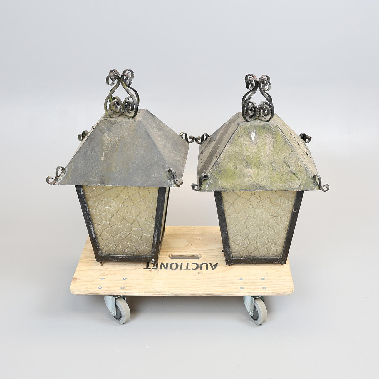 PAIR OF WROUGHT IRON GATE LANTERNS.