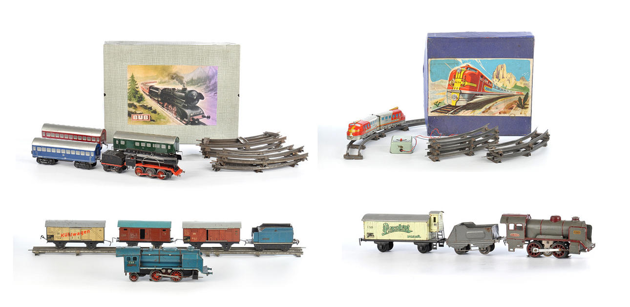 JÄRNVÄG. Olika leksaker, tennleksaker.