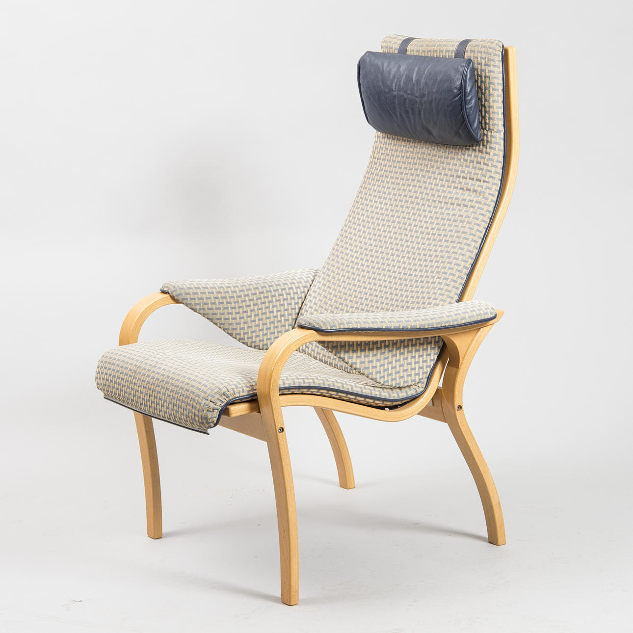 FÅTÖLJ, bok, 1900-talets senare hälft.