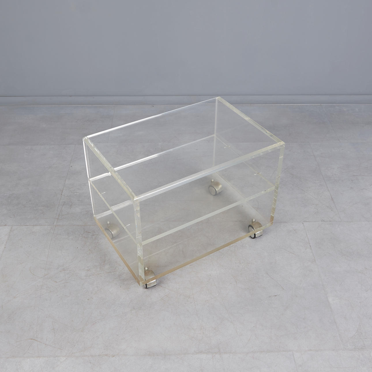 sivupöytä/rullapöytä, läpinäkyvä akryyli.