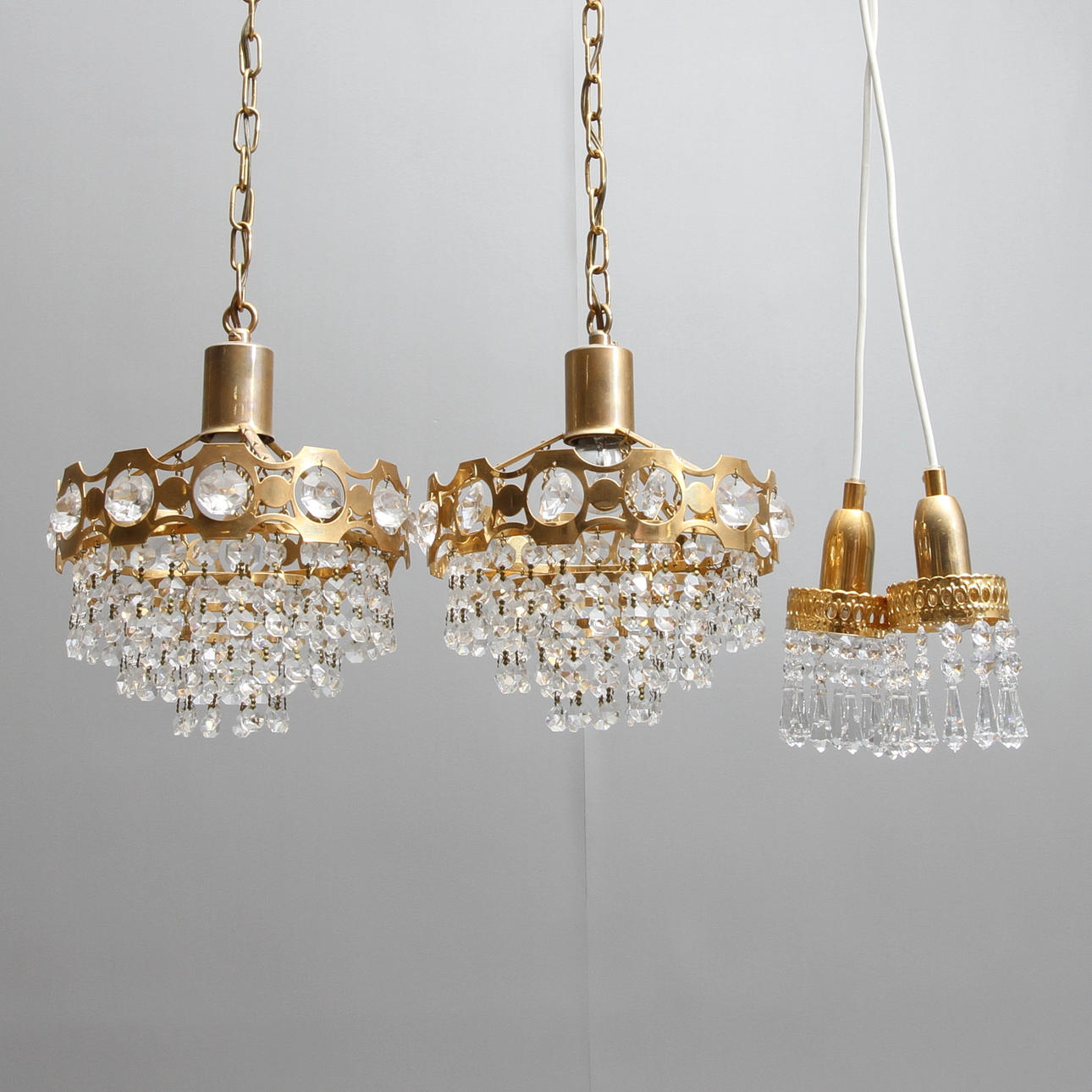 FÖNSTERLAMPOR, 4 st, med prismor, 1900-talets andra hälft.