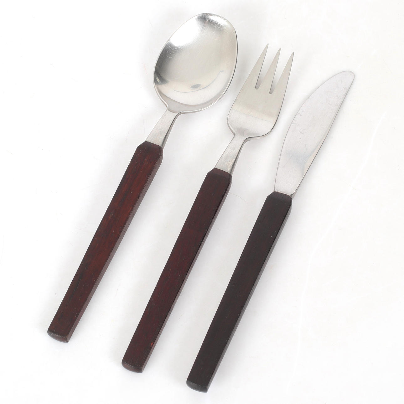 BESTIK, 22 stk. „Singoalla“, rustfrit stål & træ, Nilsjoen.