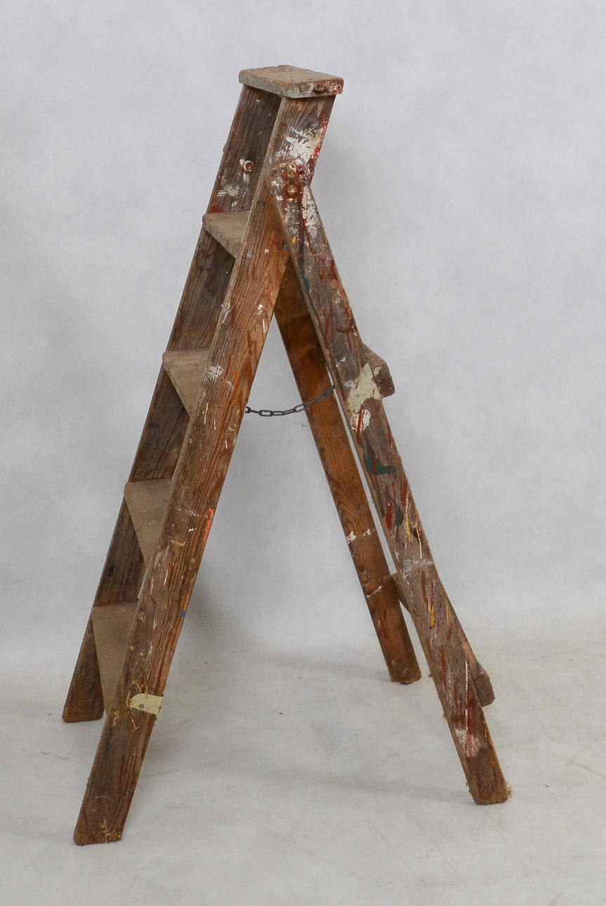 MÅLARSTEGE i trä. 1900-tal.