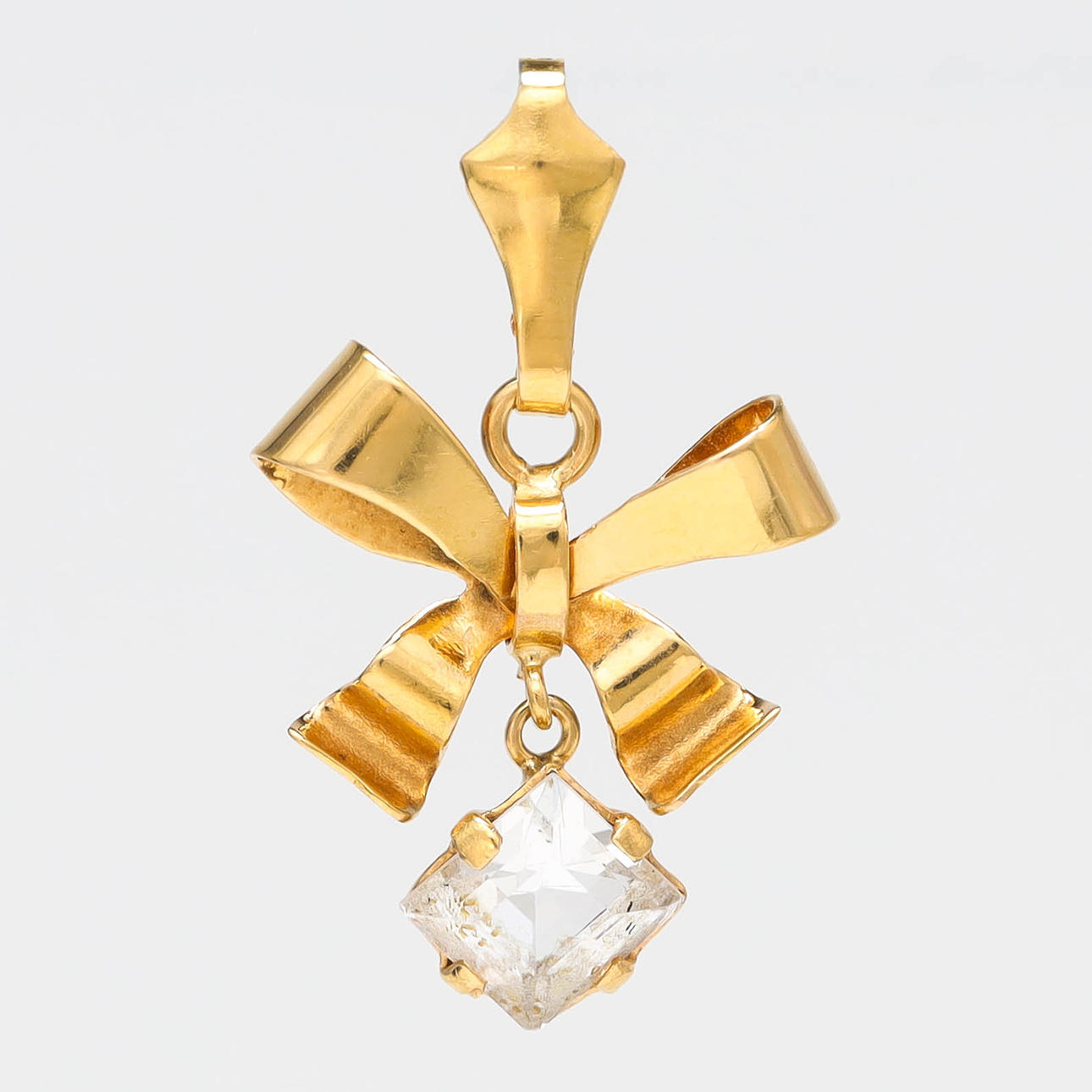 A PENDANT, bow in 18k gold, Falköping.