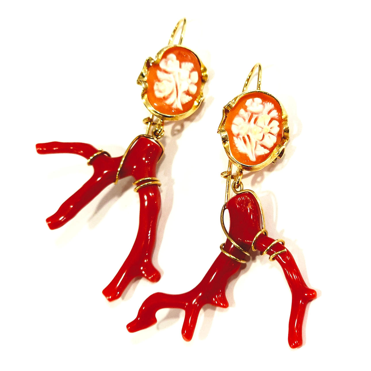 Cameo shell earrings with natural Sardinian coral with certificate.