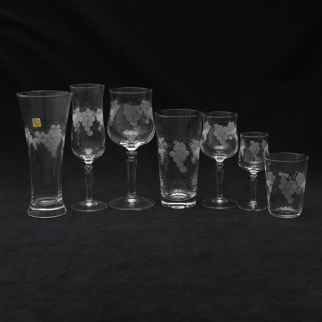 GLASSERVIS, 74 delar, handslipade, GP AB, Kosta.