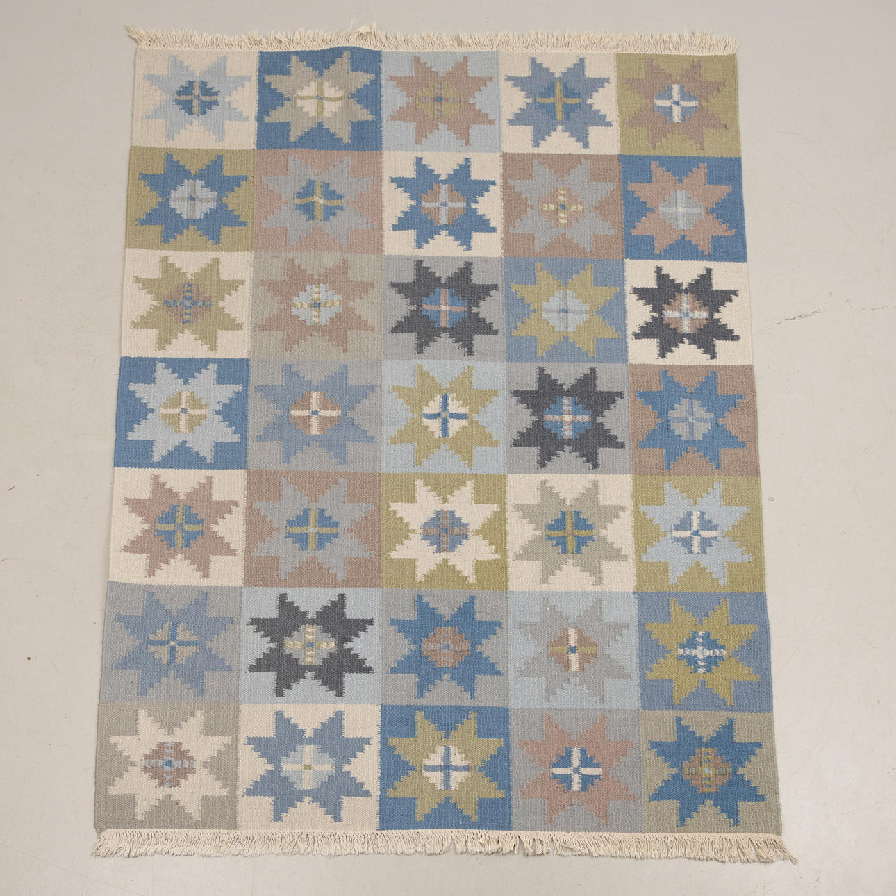 RÖLAKAN, “Gustava” Dimensions approx. 175x240 cm.