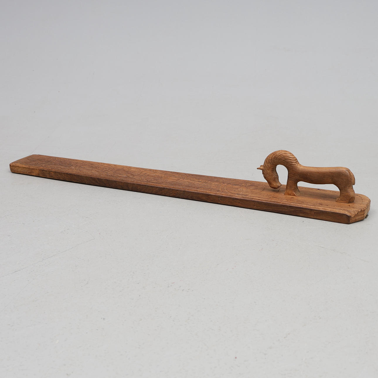 A MANGELBOARD, oak, handle and carving/relief, dated 1847.