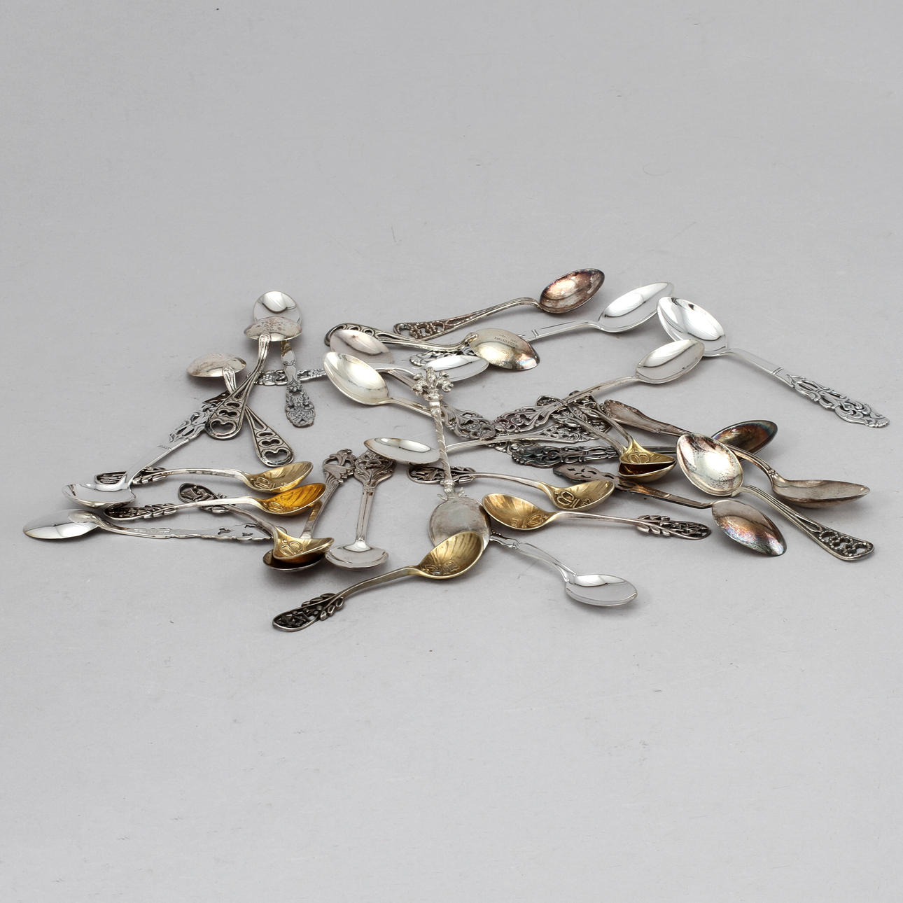 SKEDAR, 30 st olika modeller, silver. Vikt ca 270 gram.