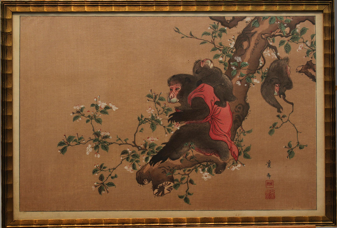 Tranor, måleri på rispapper och Apor i träd, sidenmåleri (2). Signerad. 1800-tal, Japan.