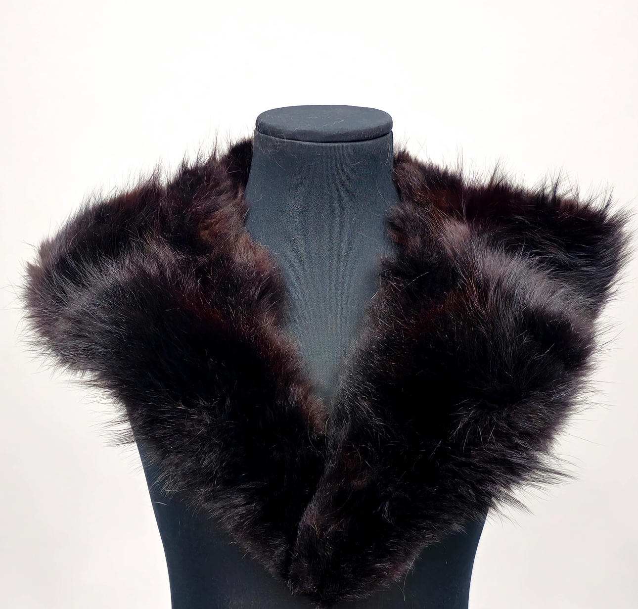 BLACK FOX TUXEDO COLLAR.