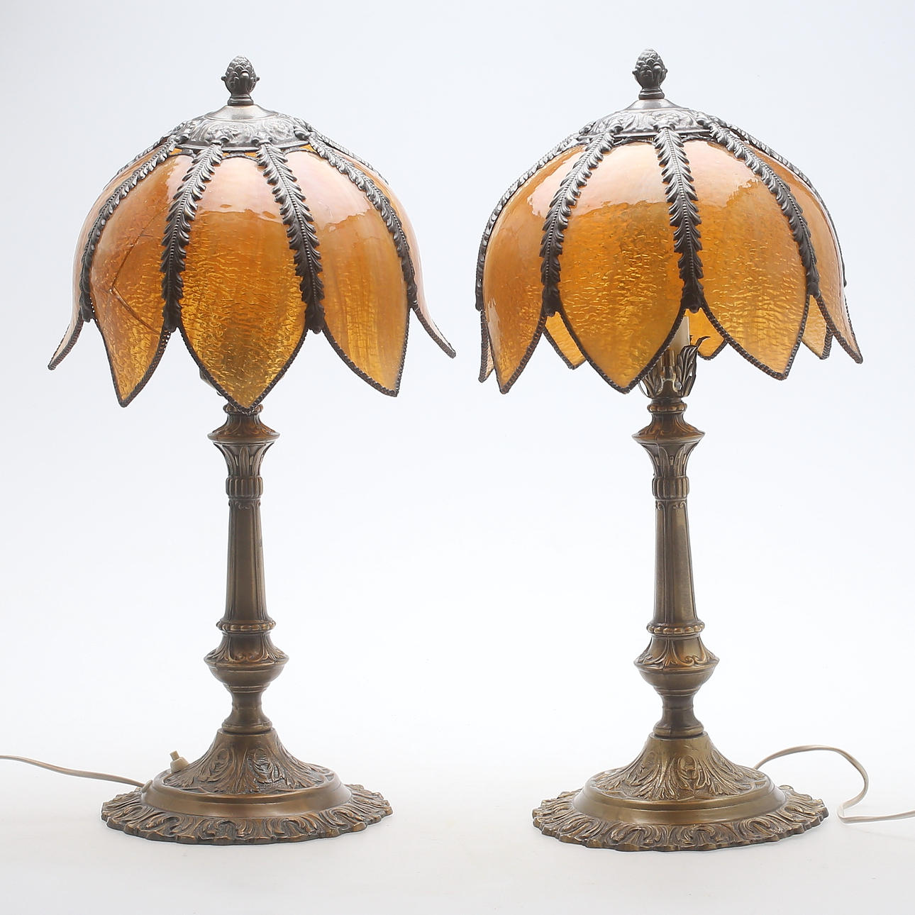 BORDSLAMPOR, ett par, glas/metall, 1900-talets andra hälft.