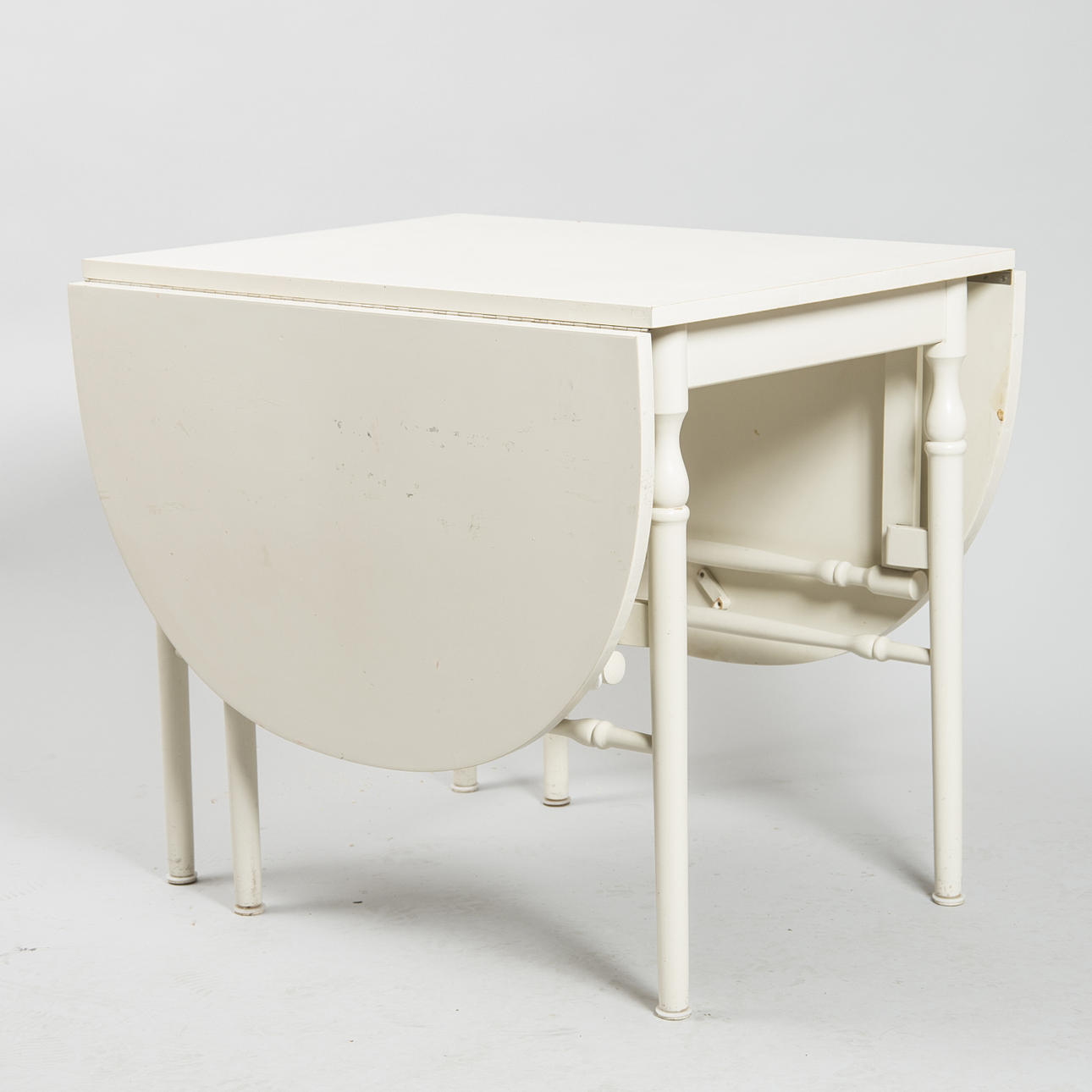 KLAFFBORD, vitmålat, NESTO.