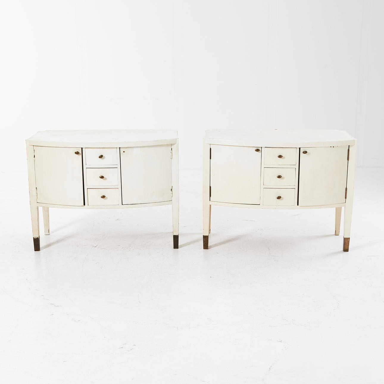 A set of 2 side cabinets, 1920/30s.